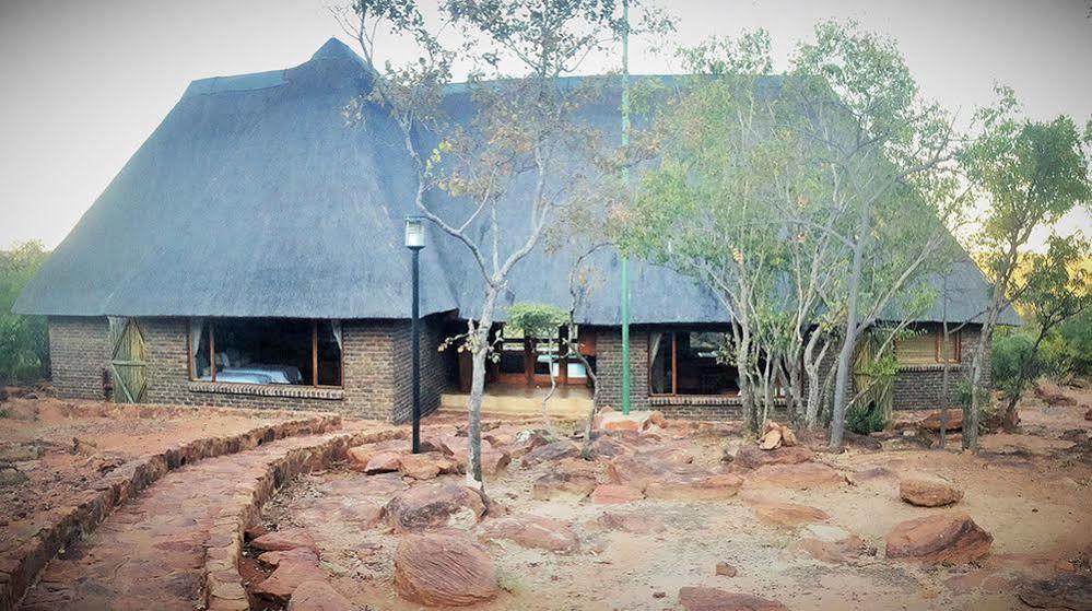 Dinkweng Safari Lodge The Waterberg Biosphere Esterno foto